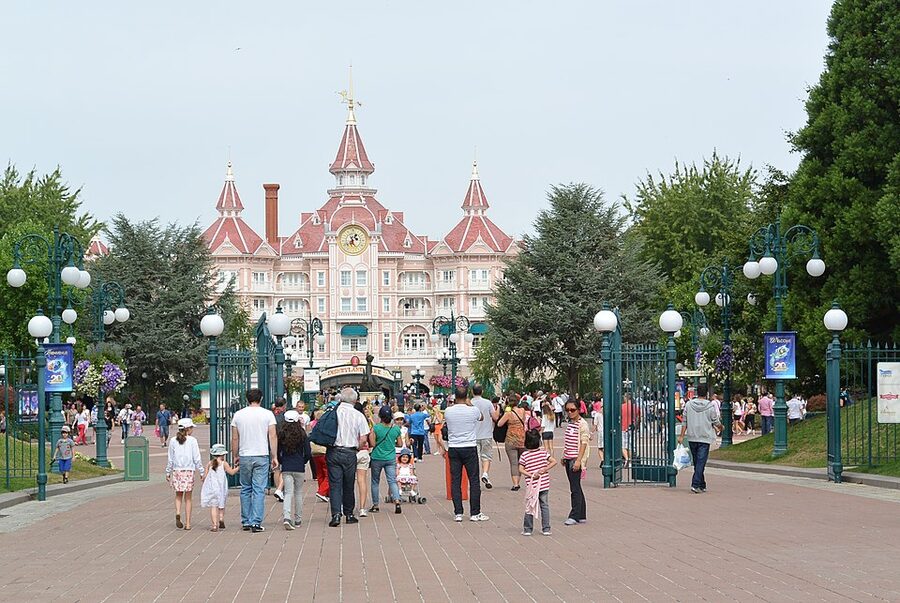 Disneyland Park Paris early morning empty Main Street