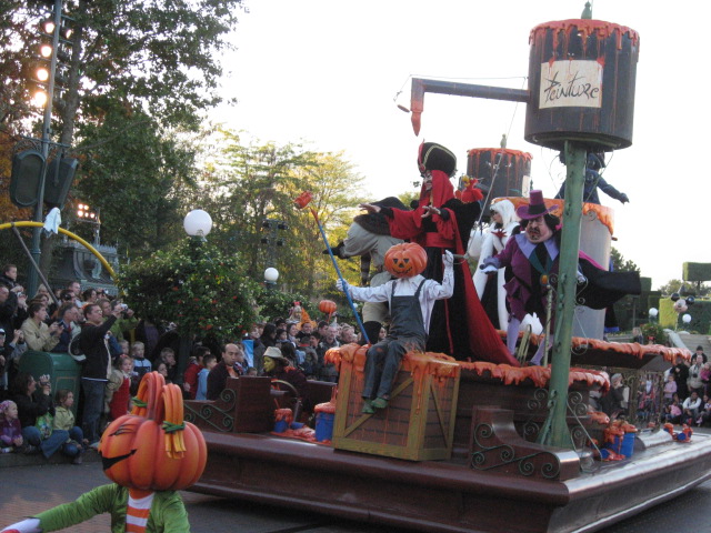Disneyland Paris Halloween parade with floats