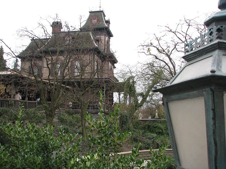 Phantom Manor exterior at Disneyland Paris in Frontierland
