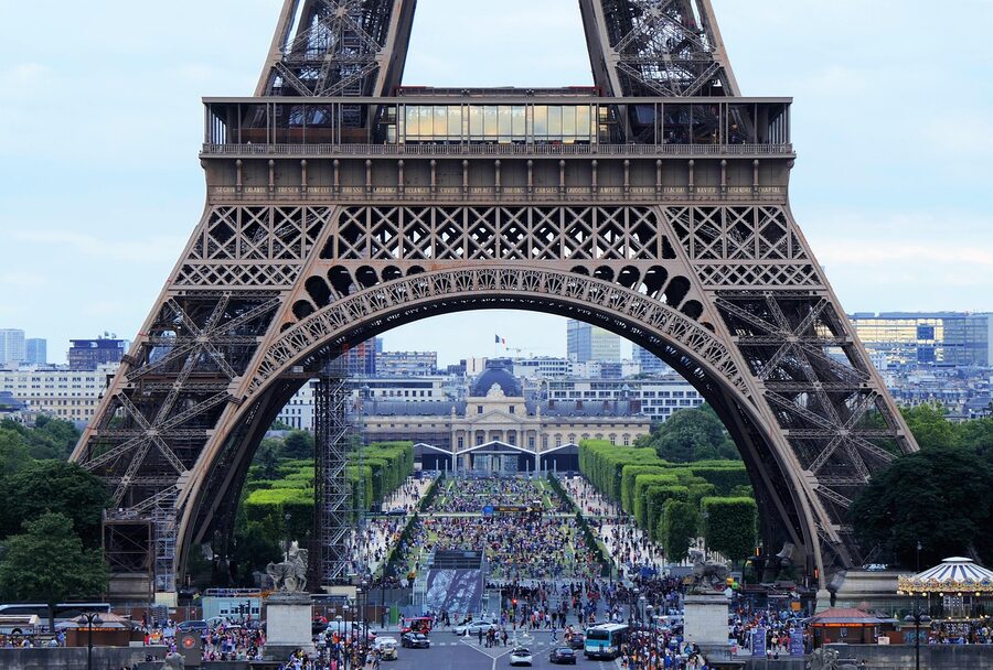 Eiffel Tower with crowd of tourists under the arch base