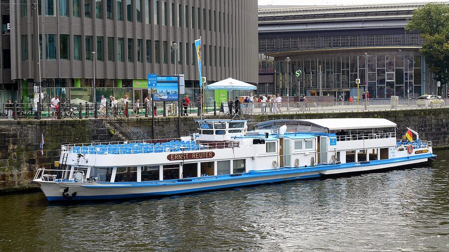 Ernst Reuter tour boat docked at Pier Friedrichstrasse on the Reichstagufer