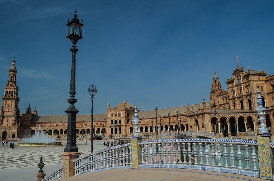 Plaza de Espana in Seville architecture and fountain