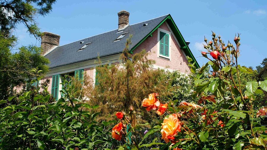 Pink house with green shutters at Giverny