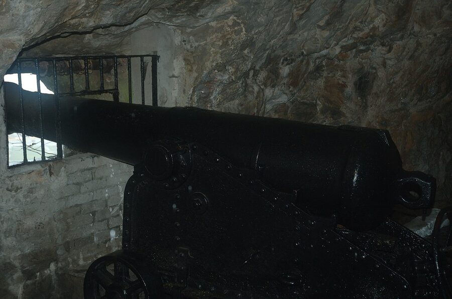 Cannon embrasure in the Great Siege Tunnels
