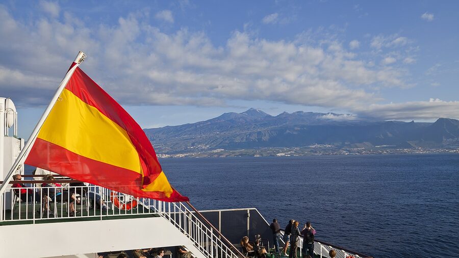 Los Cristianos bay overview