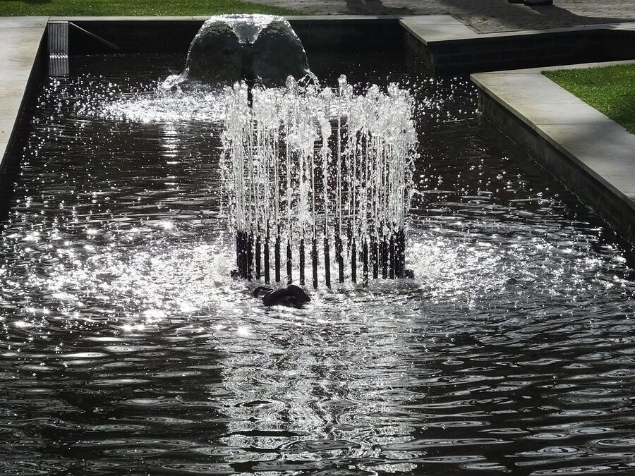 Keukenhof fountain water feature
