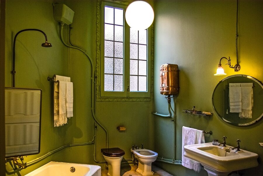 La Pedrera interior bathroom Pis apartment
