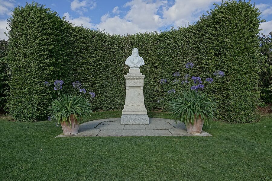 Leonardo da Vinci bust at Amboise chateau park