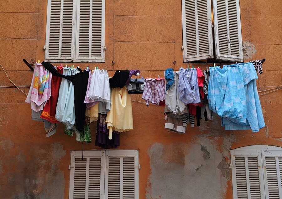 Le Panier Marseille drying laundry alley
