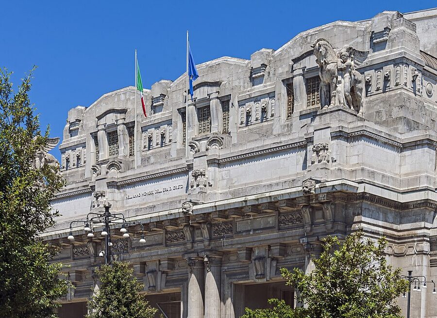 Milano Centrale station front facade