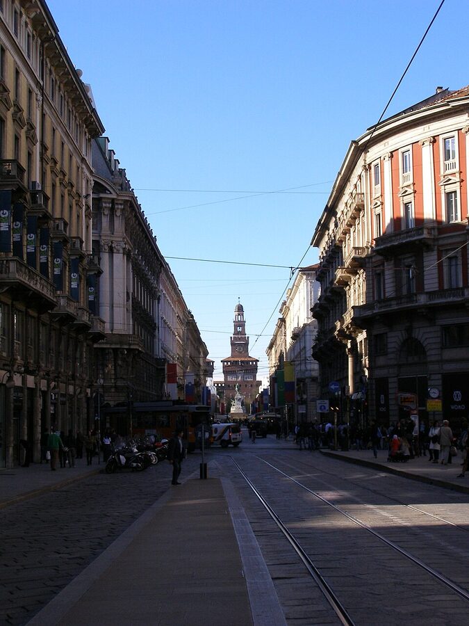 Via Dante pedestrian street Milan
