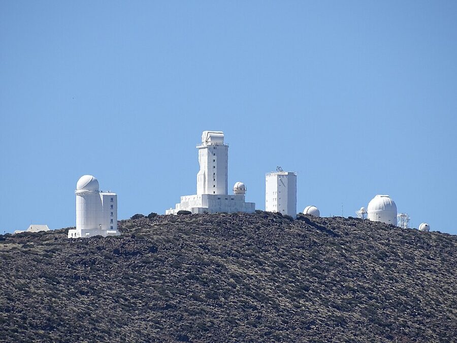 Solar telescope and radio array at the Teide Observatory
