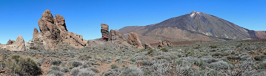 Roques de Garcia rock formations on the caldera floor below Mount Teide