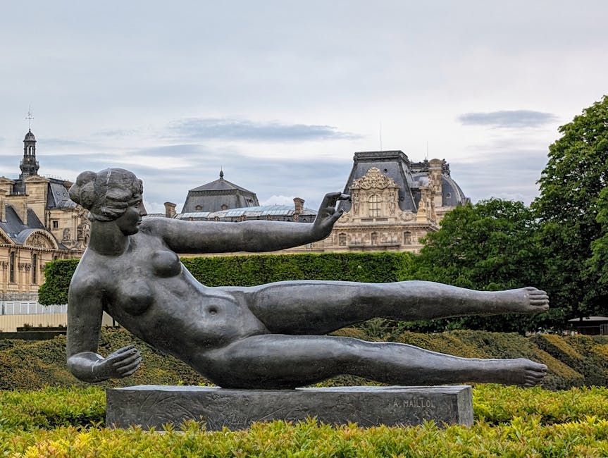 L'Air sculpture by Aristide Maillol in the Tuileries near the Orangerie