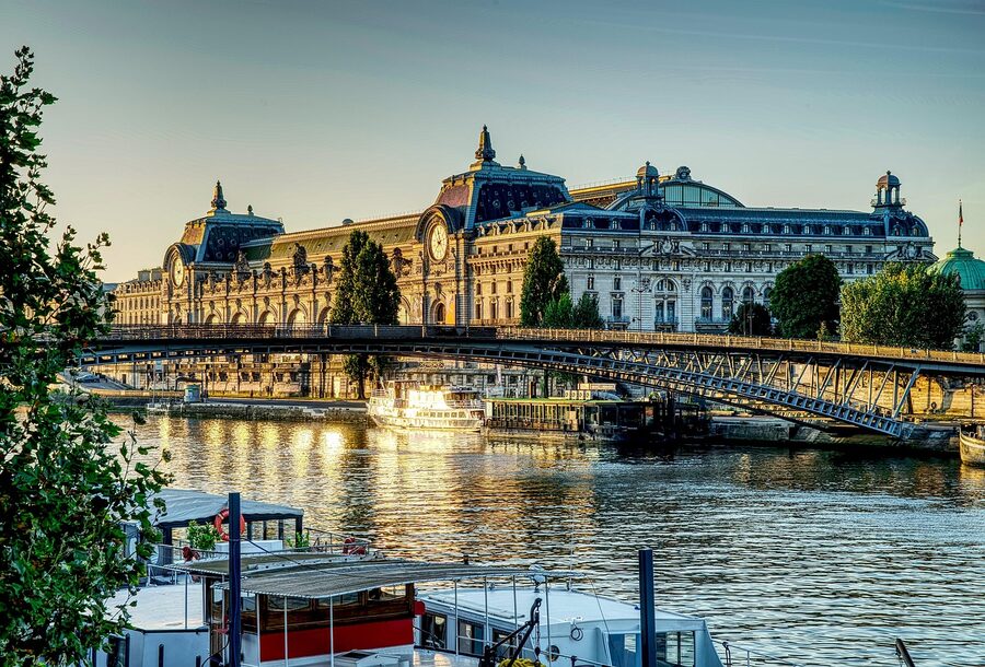 Bridge over the Seine near Musee d'Orsay