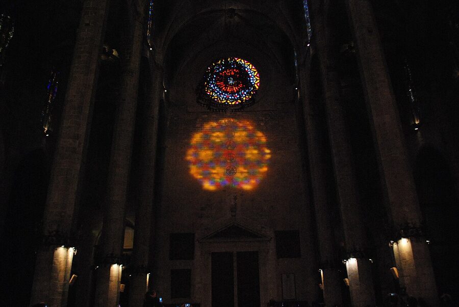 Festa de la Llum 2016 figure-eight rose window light projection