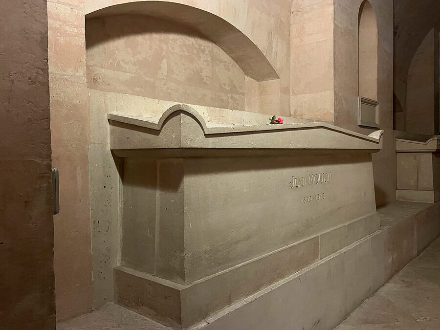 Tomb of Jean Moulin in the Panthéon crypt with French inscription