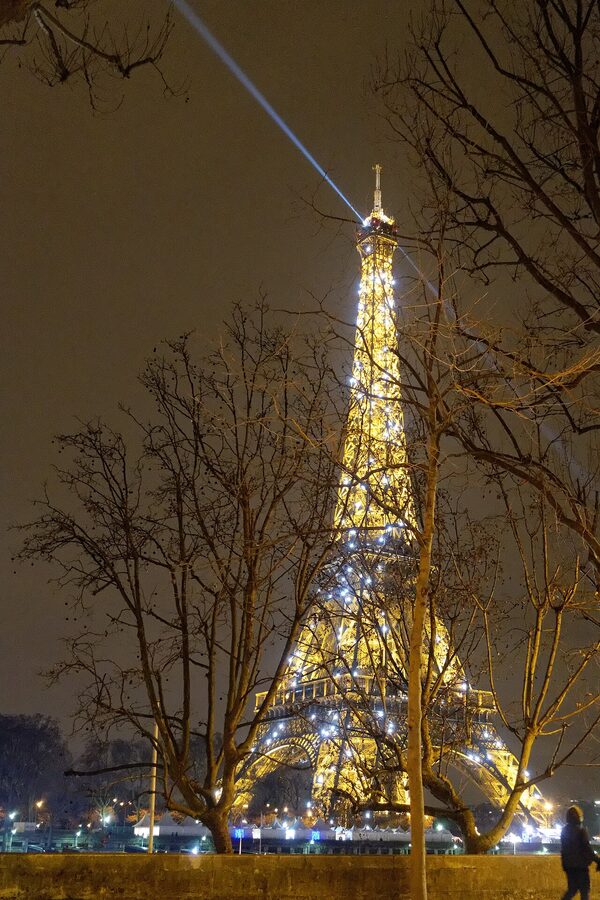 Sparkly Eiffel Tower at night