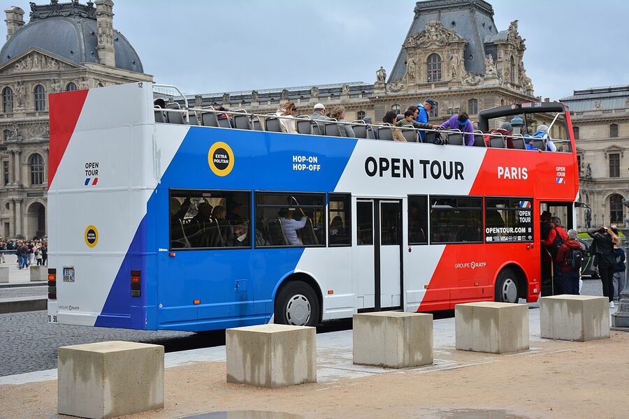 Open Tour bus near the Louvre, Tootbus predecessor