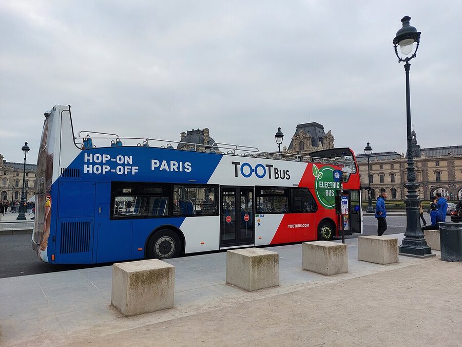 Tootbus Paris at Musée du Louvre stop