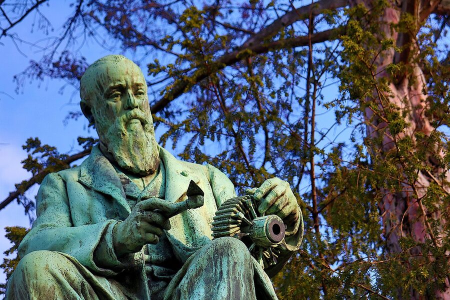 Bronze bust of seated bearded man funerary sculpture Pere Lachaise