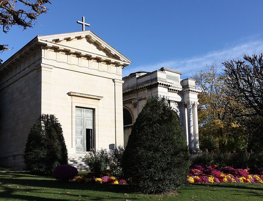 Pere Lachaise Cemetery chapel chapelle Paris