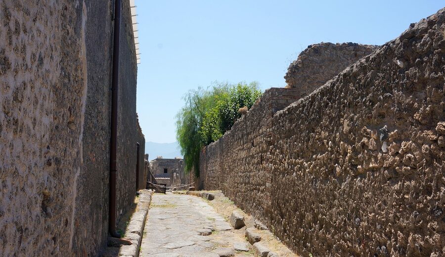 Pompeii stone alley