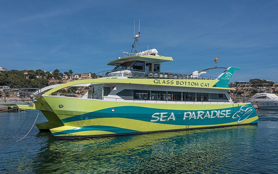 Tour boat at Porto Cristo seaport