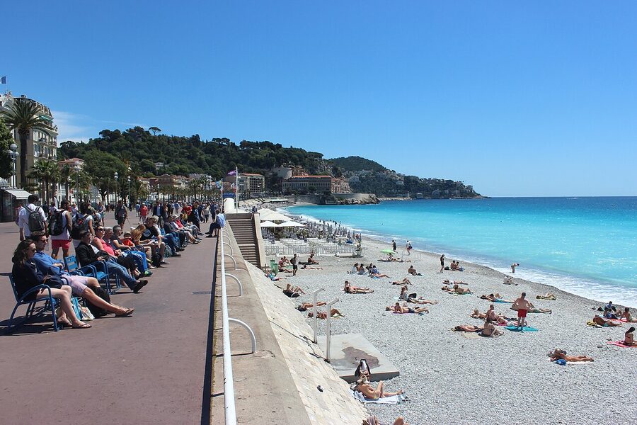 Promenade des Anglais in Nice with people walking by the Mediterranean