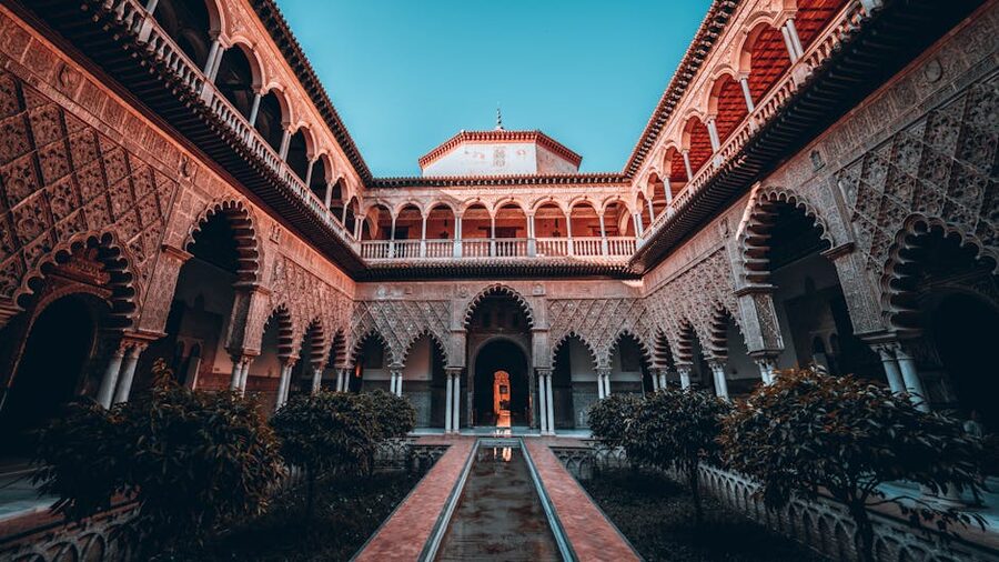 Doncellas reflecting pool Alcazar Seville