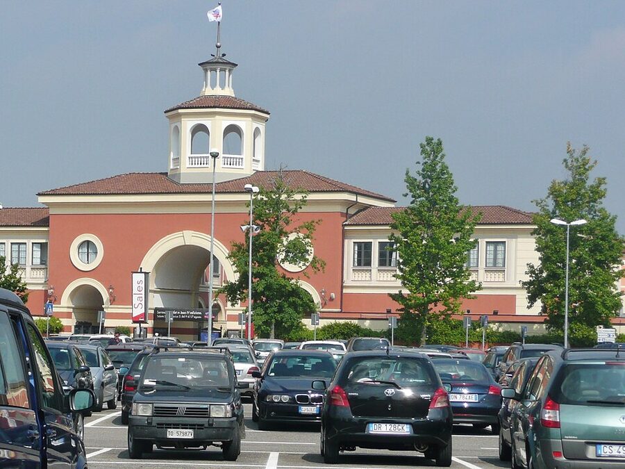 Pedestrian paths between stores at Serravalle Designer Outlet