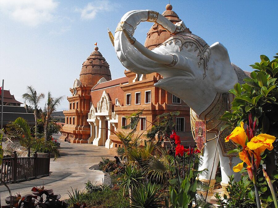 White elephant statue at Siam Park