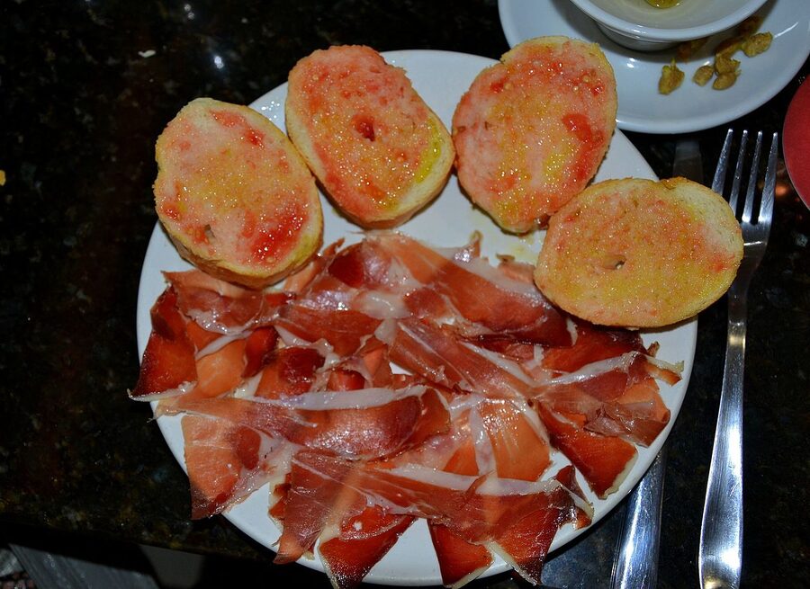 Pa amb tomaquet with jamon serrano