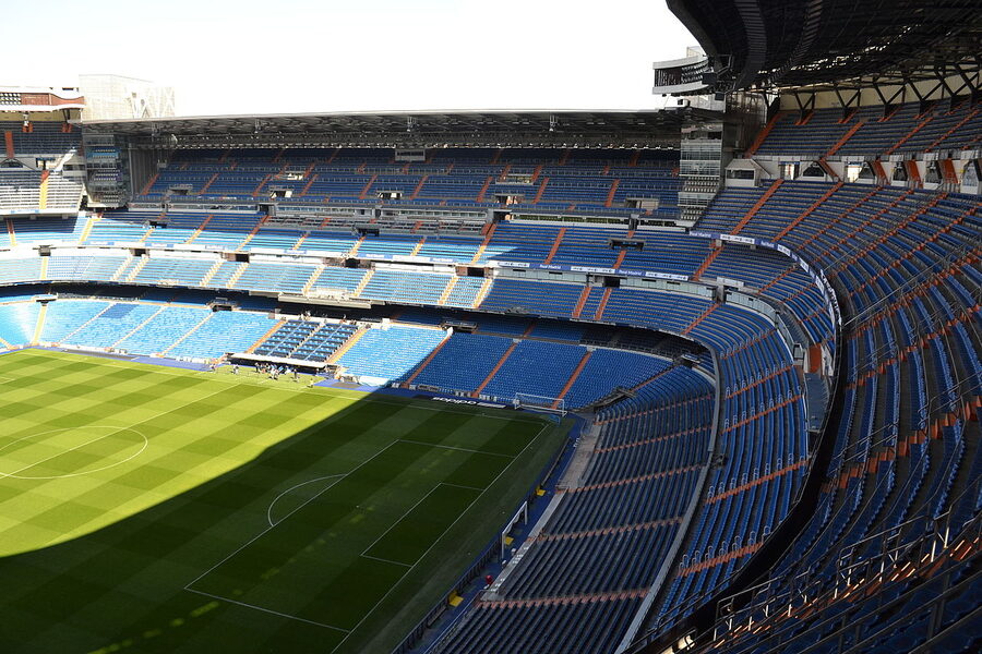 Bernabéu Tour trophy display