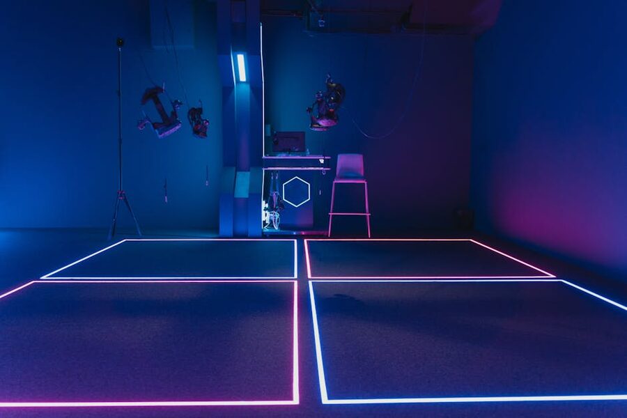 Neon-lit Instagram-style room comparable to the Upside Down Museum Amsterdam neon corridor