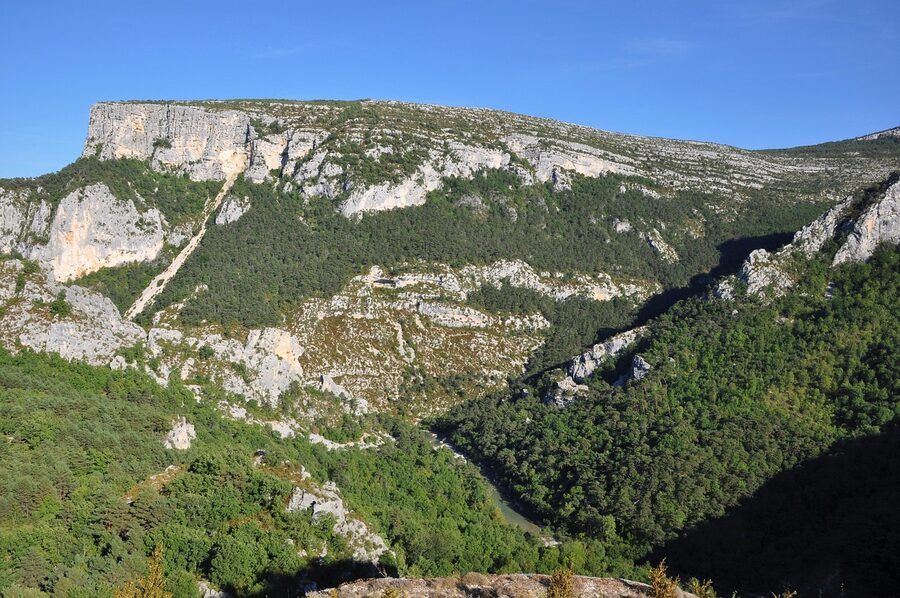 Verdon River through the gorge throats turquoise water