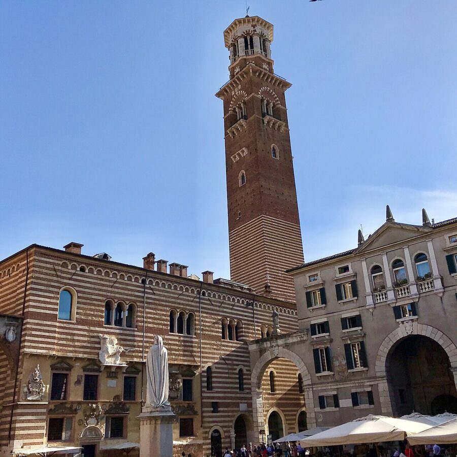 Torre dei Lamberti in Piazza dei Signori Verona