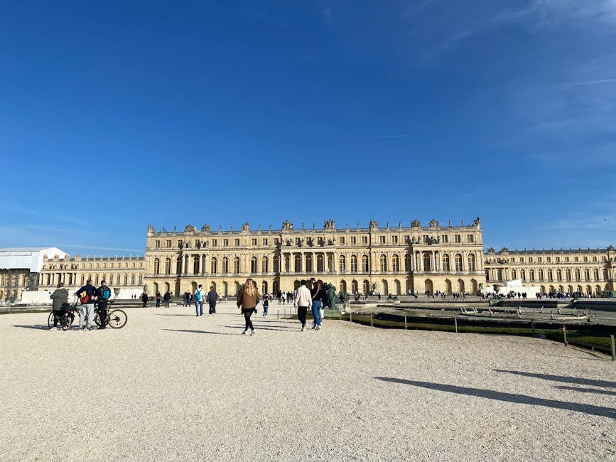 Tourists crowding the Palace of Versailles courtyard